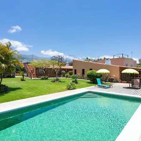 Holiday home Casa Strelizia -